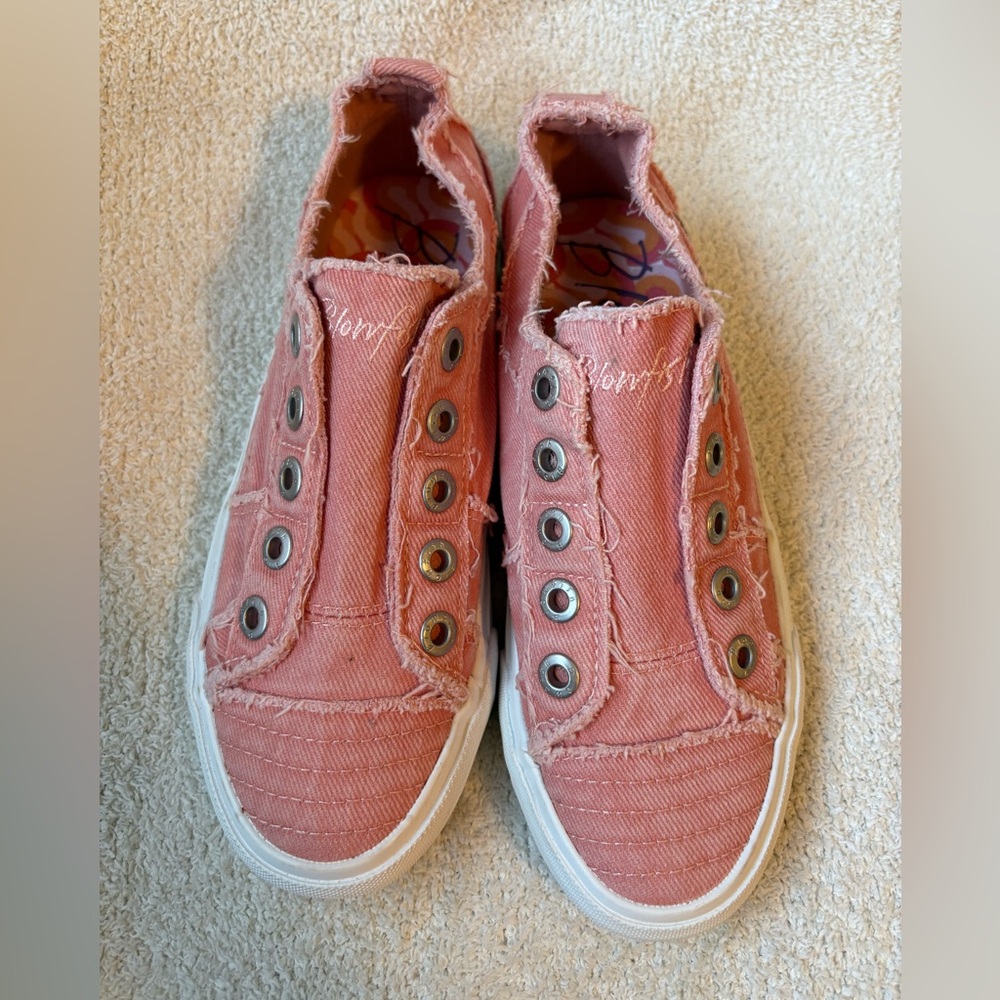 Blowfish Play Sweet Shrimp Salmon Color Sneakers Size 6.5 Slip On Tennis Shoes